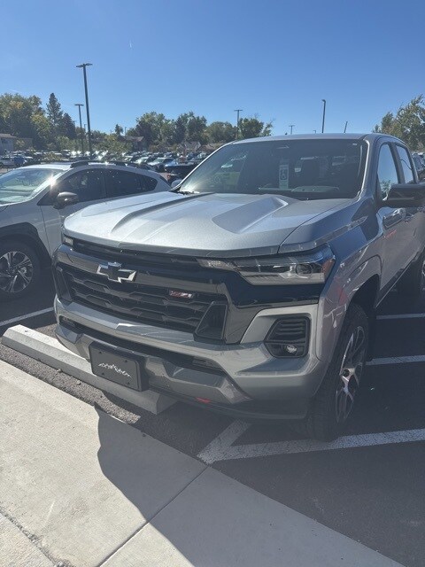 2024 Chevrolet Colorado Z71 photo 2