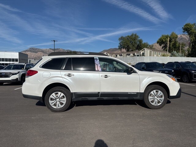 2013 Subaru Outback 2.5i photo 2