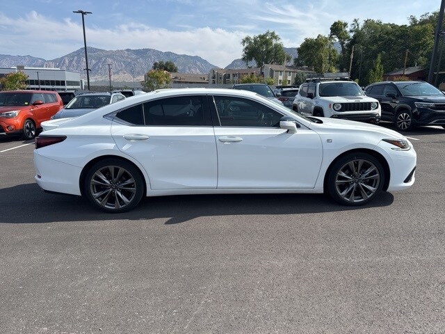 2019 Lexus ES F SPORT photo 2
