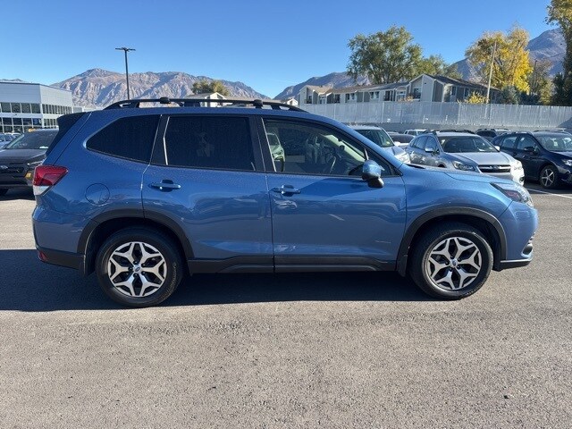2024 Subaru Forester Premium photo 2
