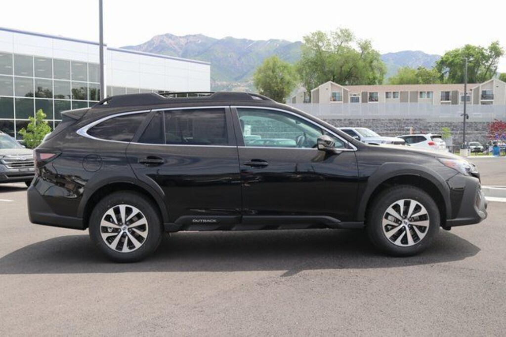Used 2025 Subaru Outback Premium SUV