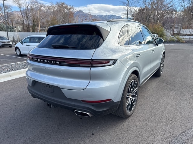 2024 Porsche Cayenne Base photo 3