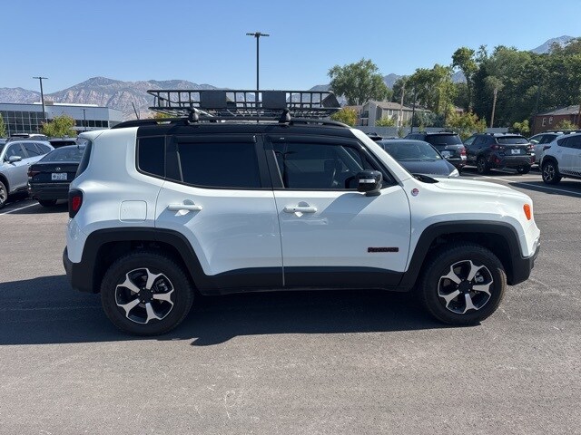 2022 Jeep Renegade Trailhawk photo 2
