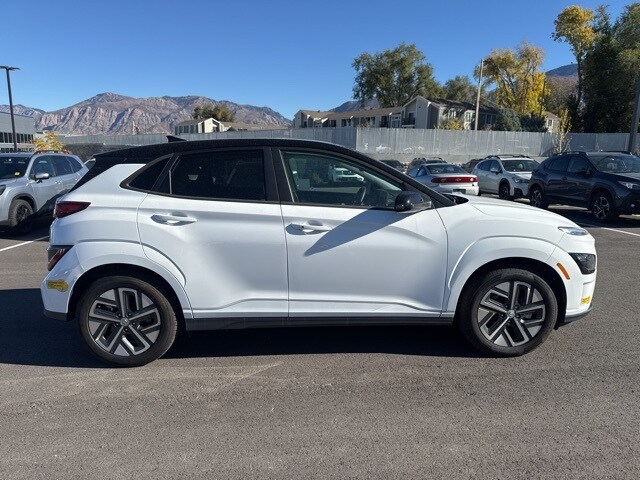 2022 Hyundai Kona Electric SEL photo 2