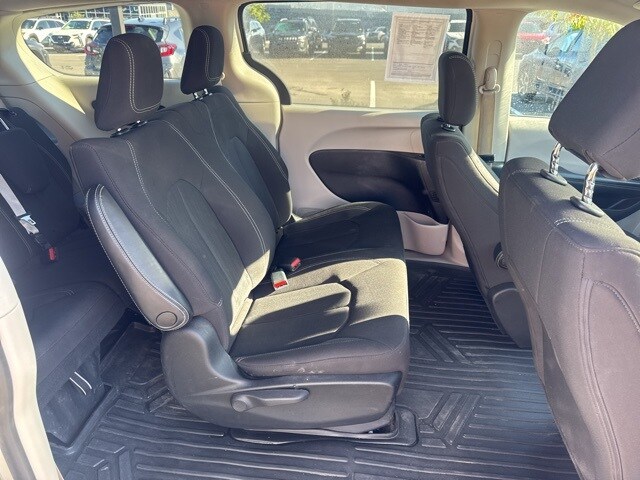 2021 Chrysler Voyager L photo 14