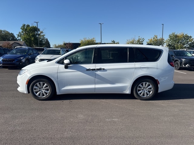 2021 Chrysler Voyager L photo 6