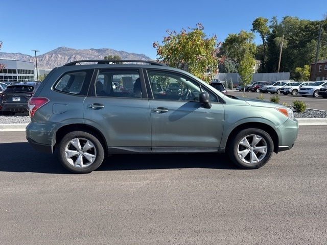 2015 Subaru Forester 2.5i photo 2