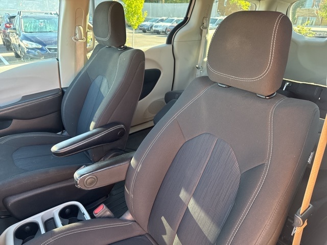 2021 Chrysler Voyager L photo 19
