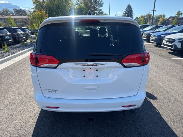 2021 Chrysler Voyager L photo 4