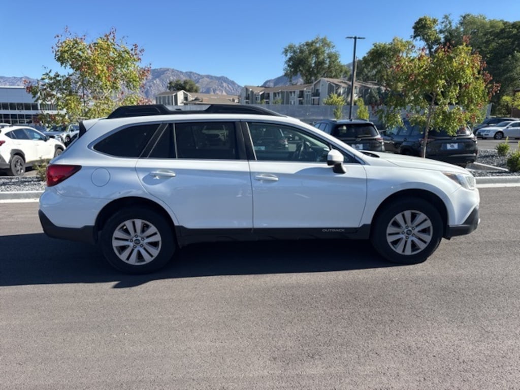 Used 2018 Subaru Outback 2.5i Premium with SUV