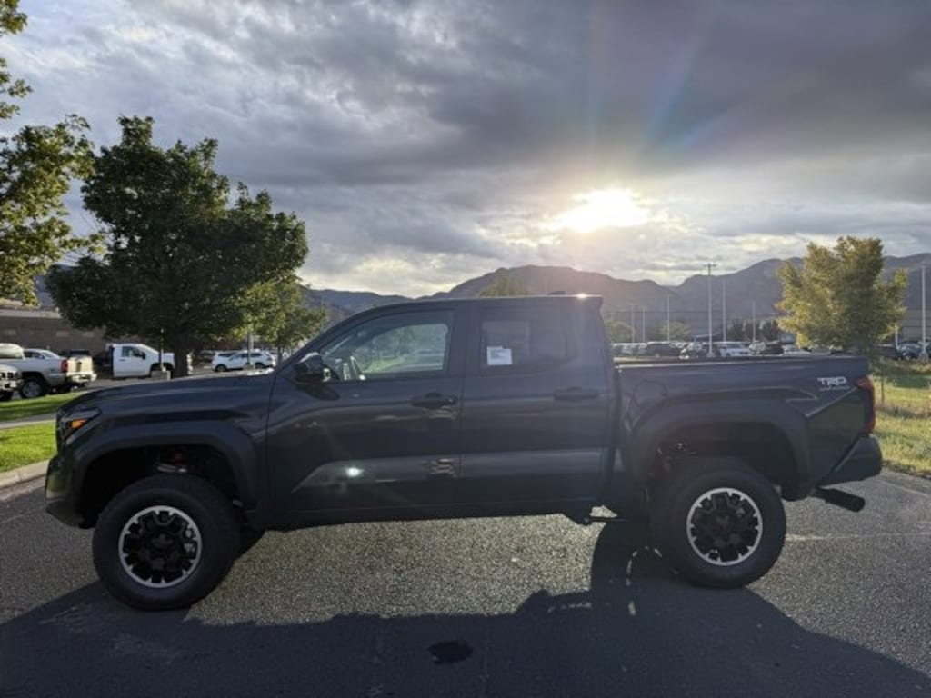 New 2025 Toyota Tacoma TRD Off Road Double Cab 5' Bed AT Truck Double Cab