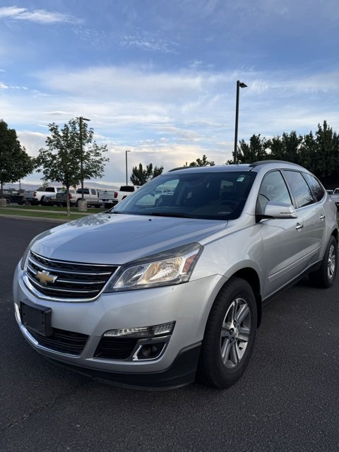 2015 Chevrolet Traverse 2LT photo 2