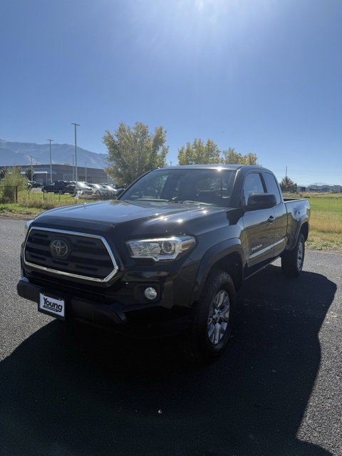 2018 Toyota Tacoma SR5 photo 2