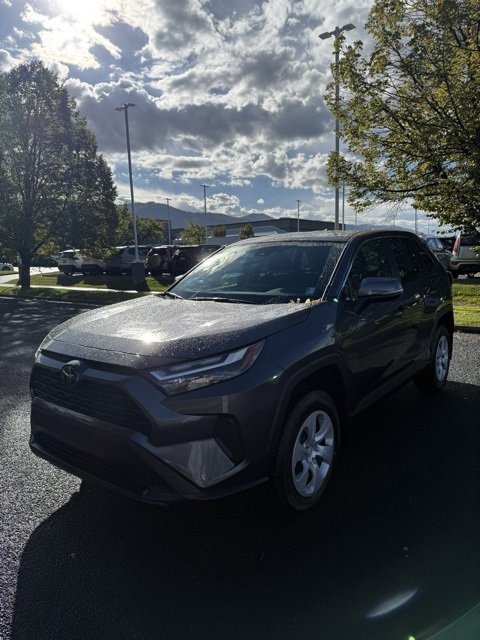 2025 Toyota RAV4 LE photo 3