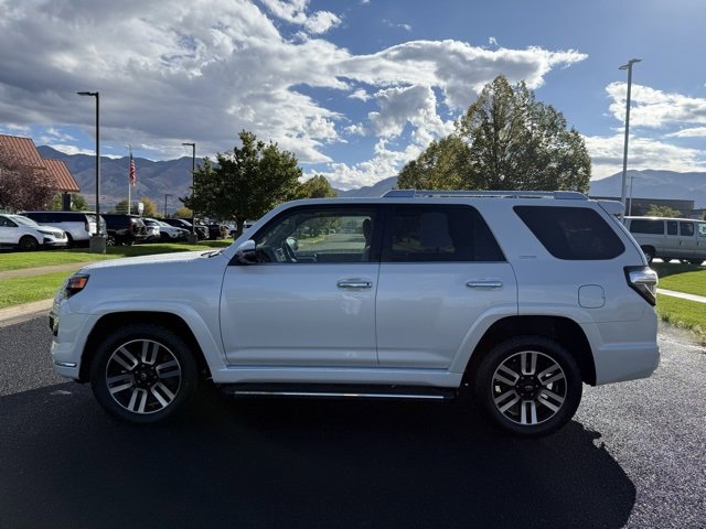 2022 Toyota 4Runner Limited photo 2