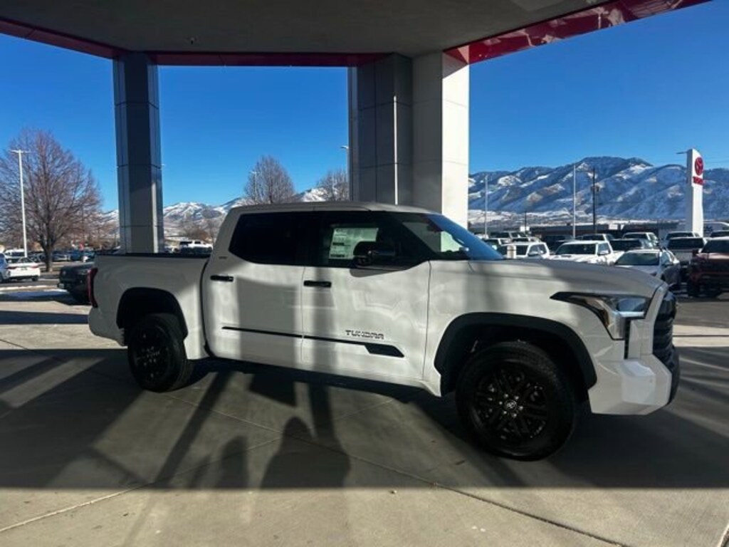 New 2025 Toyota Tundra SR5 CrewMax 5.5' Bed Truck CrewMax
