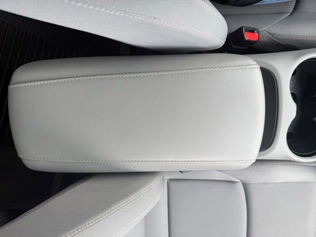 2023 Toyota Venza LE - Photo 28