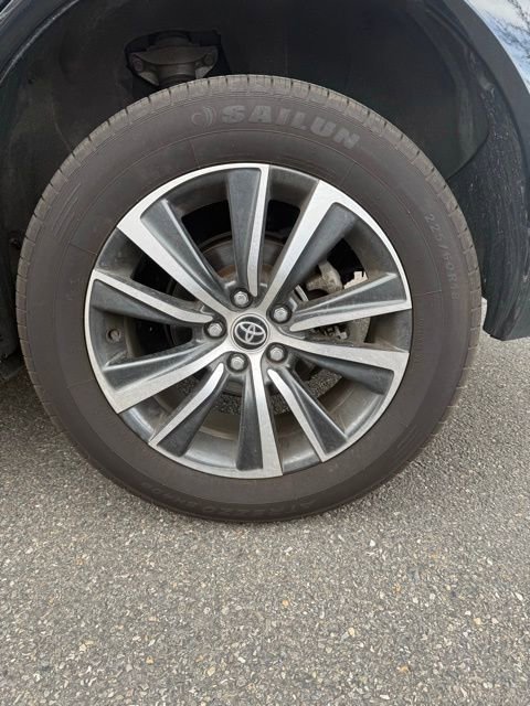 2023 Toyota Venza LE - Photo 12