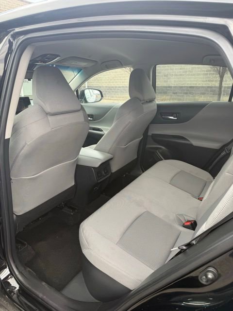 2023 Toyota Venza LE - Photo 32