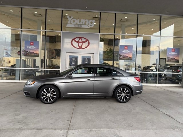 2013 Chrysler 200