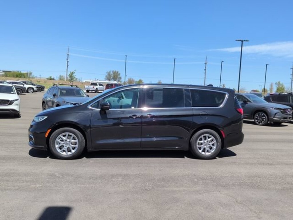 Used 2023 Chrysler Pacifica Touring L Passenger Van