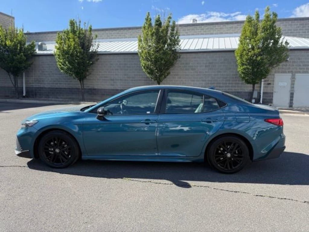 Used 2025 Toyota Camry SE Sedan