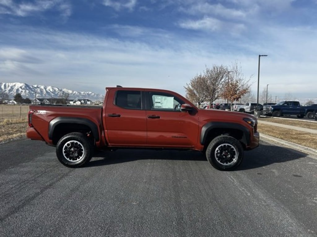 New 2025 Toyota Tacoma TRD Off Road Double Cab 5' Bed AT Truck Double Cab
