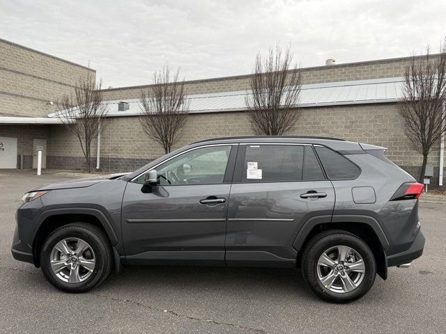 2025 Toyota RAV4 XLE's photo