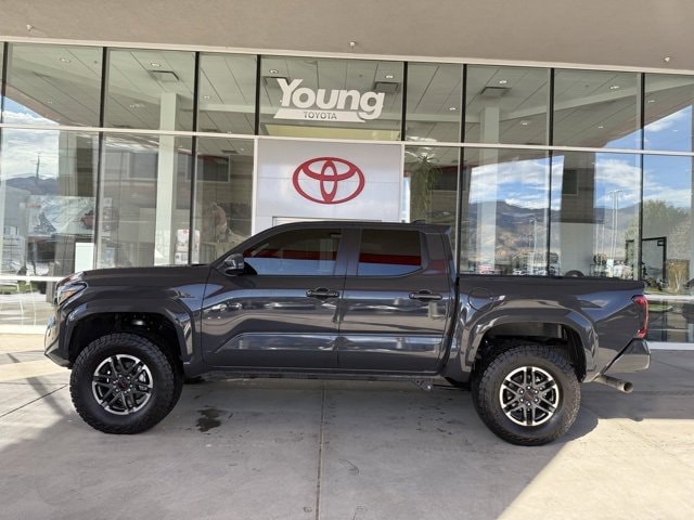 2025 Toyota Tacoma SR5's photo