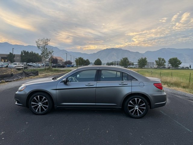 2013 Chrysler 200 Limited photo 2