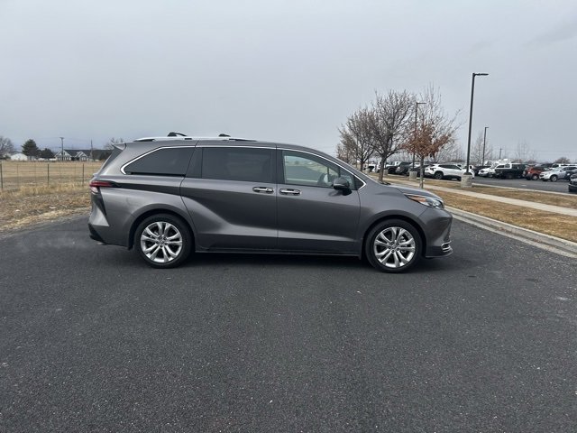 2023 Toyota Sienna Platinum photo 4
