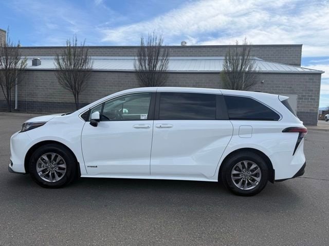 2021 Toyota Sienna LE
