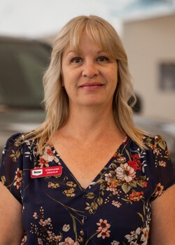 Staff member Stephanie Oswald from ID_45e81295c46c