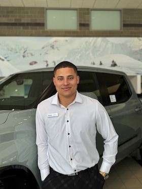 Staff member Joshua Simon from ID_45e81295c46c