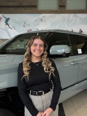 Staff member Madelyn Schultz from ID_039ab8a41b60