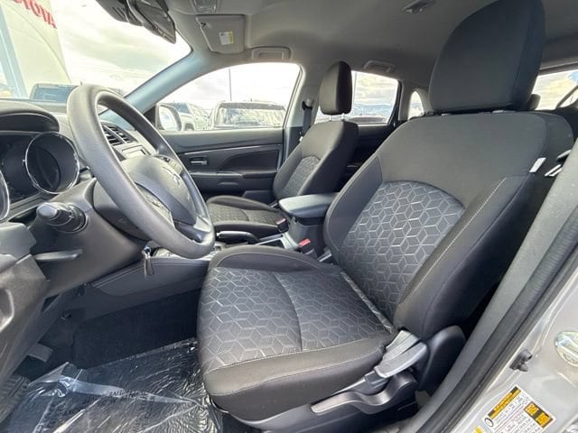 2025 Mitsubishi Outlander Sport ES - Photo 11