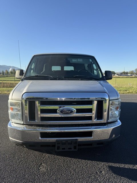 2011 Ford E-350 photo 2