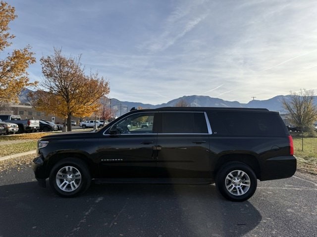 2019 Chevrolet Suburban LT's photo