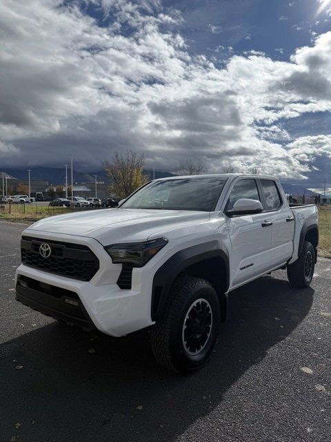 2025 Toyota Tacoma TRD Sport Double Cab photo 2