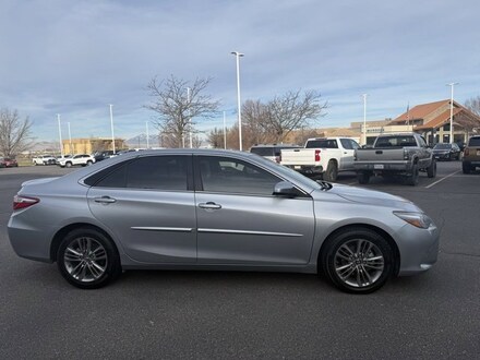 2016 Toyota Camry SE Sedan