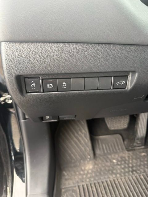 2023 Toyota Venza LE - Photo 16