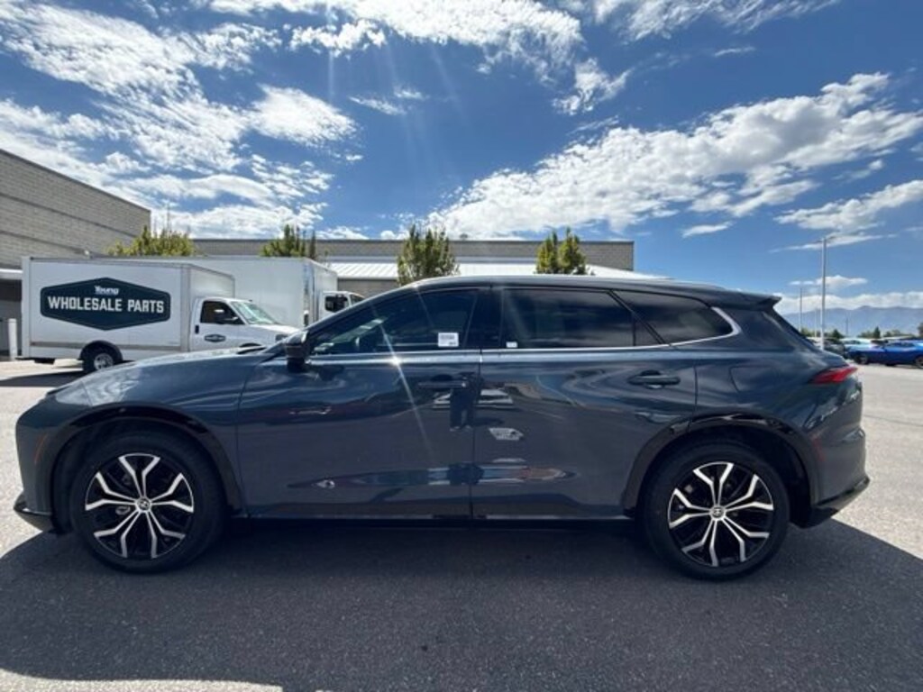 Used 2025 Toyota Crown Signia XLE Sport Utility