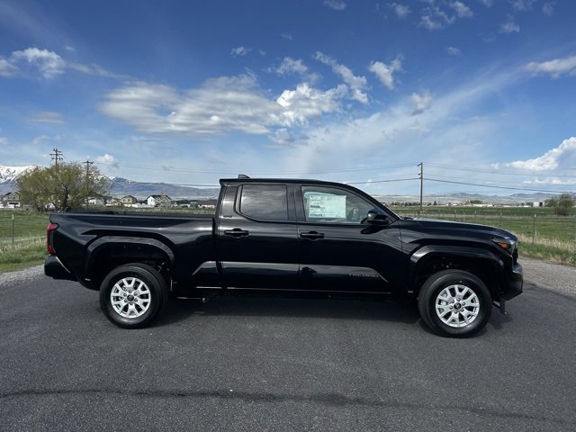 2025 Toyota Tacoma SR5 Double Cab photo 4