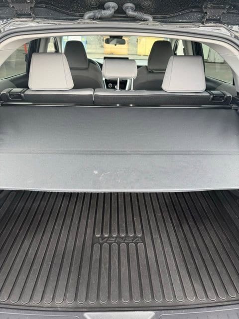 2023 Toyota Venza LE - Photo 11