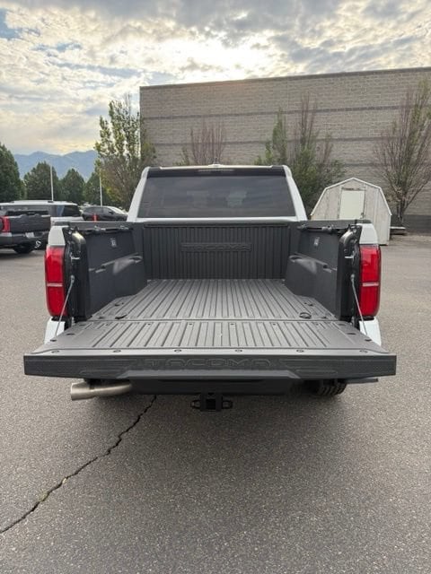 2026 Toyota Tacoma SR5 - Photo 9