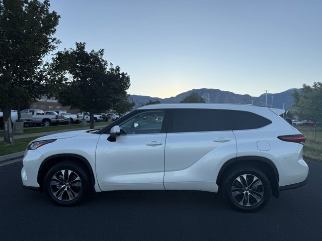 2020 Toyota Highlander XLE photo 2