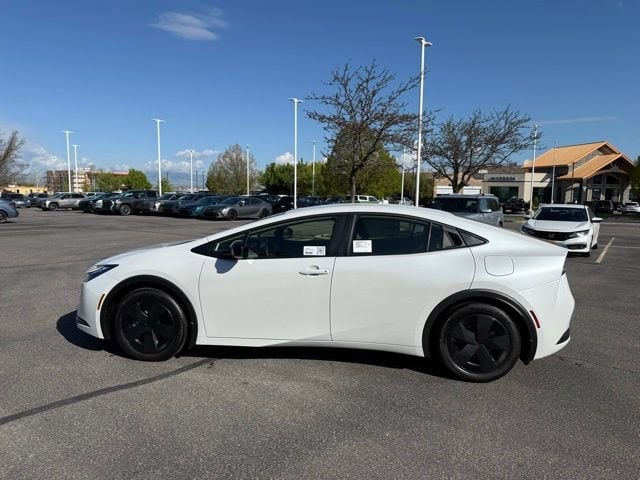 2026 Toyota Prius SE's photo
