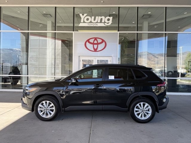 2026 Toyota Corolla Cross LE's photo