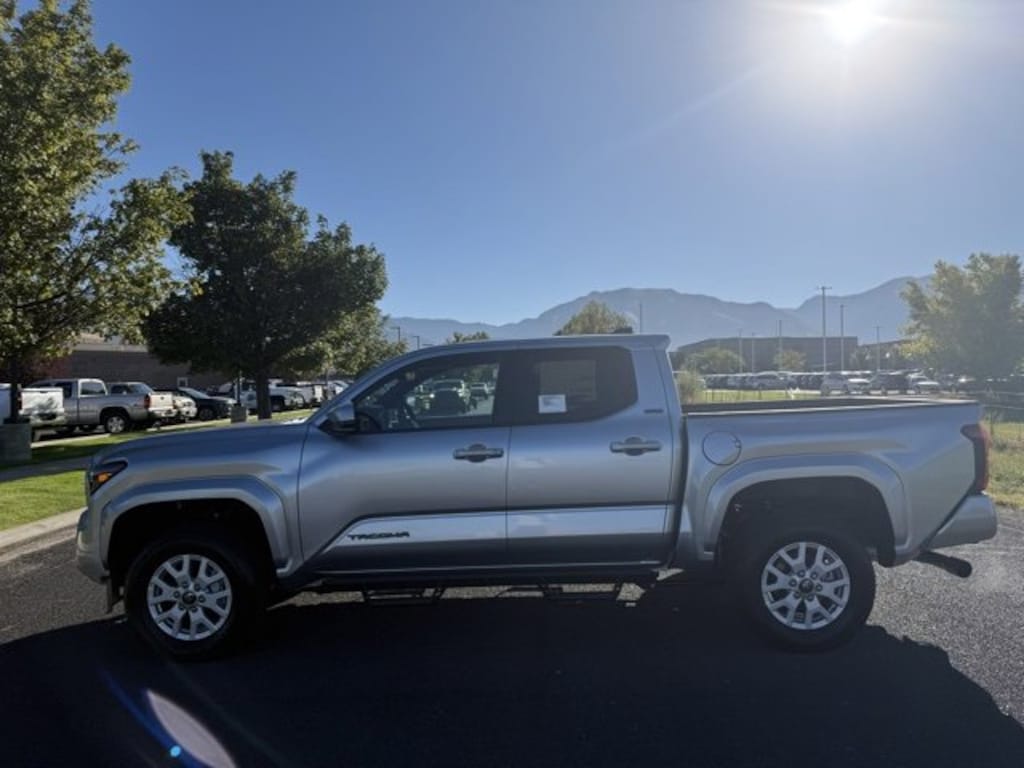 New 2025 Toyota Tacoma SR5 Double Cab 5' Bed AT Truck Double Cab