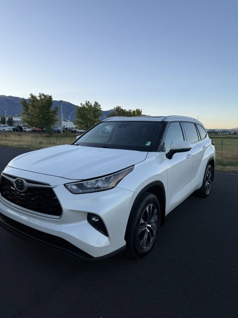 2020 Toyota Highlander XLE photo 3